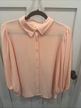 Riley & Rae Pale Peach Puff-Sleeve Button Blouse